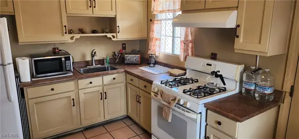 829 Dover PL, Las Vegas, NV 89107