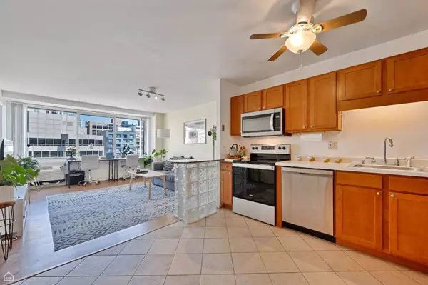211 E Ohio ST #2405, Chicago, IL 60611