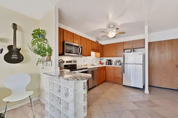 211 E Ohio ST #2405, Chicago, IL 60611