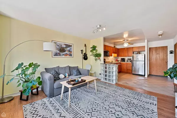 211 E Ohio ST #2405, Chicago, IL 60611
