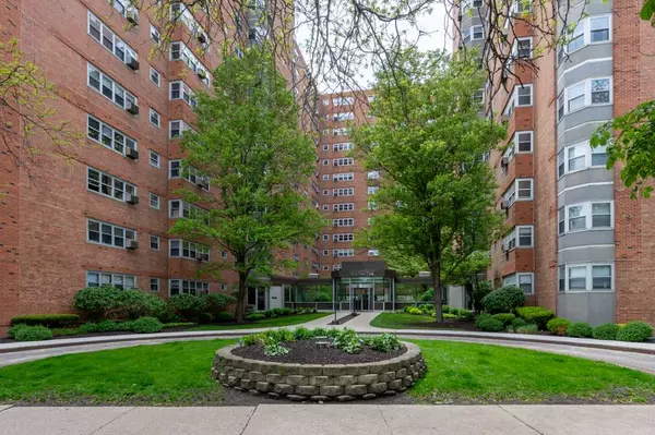 4960 N Marine DR #1012, Chicago, IL 60640