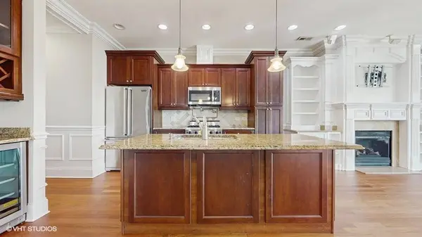 2540 W Diversey AVE #404, Chicago, IL 60647