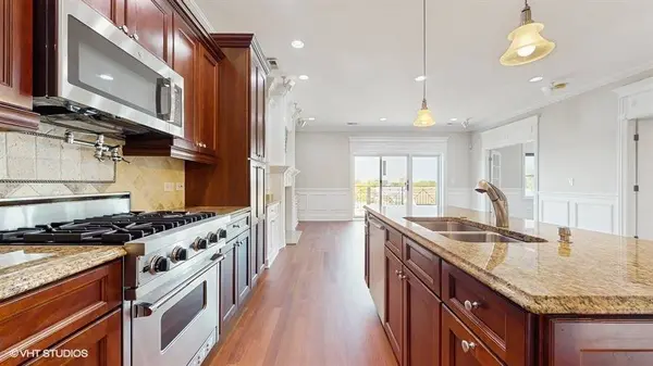 2540 W Diversey AVE #404, Chicago, IL 60647