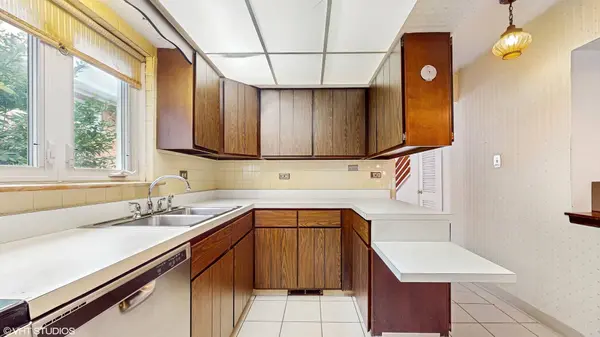 6624 N Kenneth AVE, Lincolnwood, IL 60712