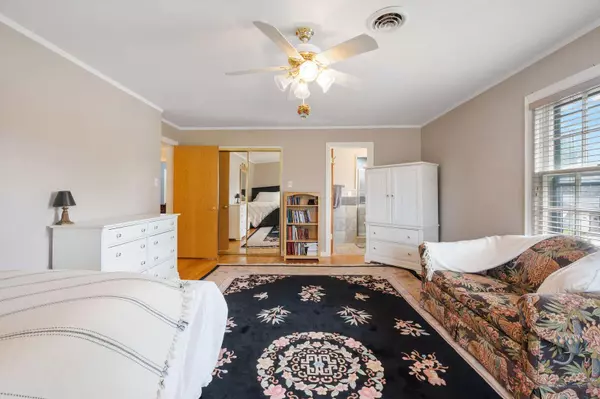 7833 W Cortland ST, Elmwood Park, IL 60707