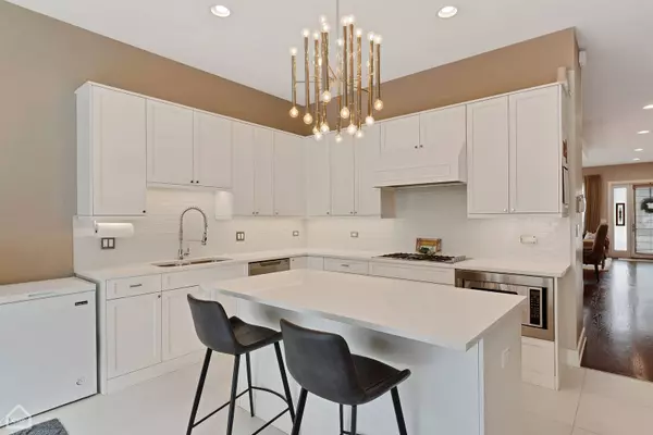 1807 W Ohio ST, Chicago, IL 60622