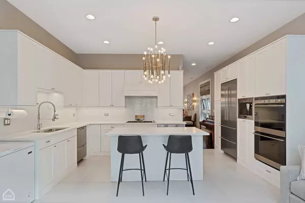 1807 W Ohio ST, Chicago, IL 60622