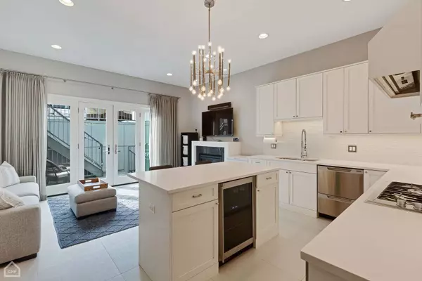 1807 W Ohio ST, Chicago, IL 60622