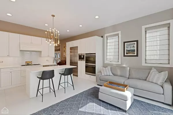 1807 W Ohio ST, Chicago, IL 60622