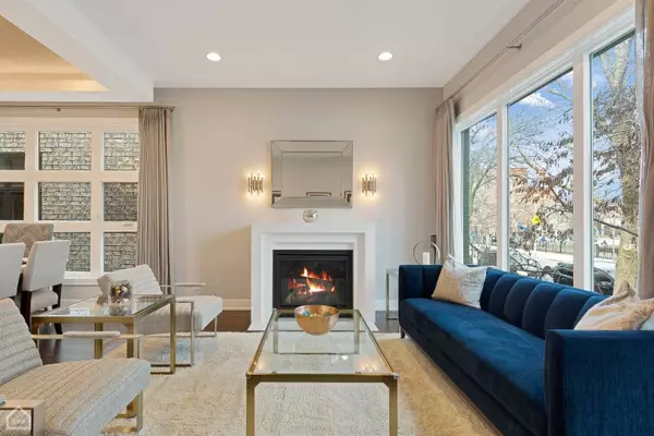 1807 W Ohio ST, Chicago, IL 60622