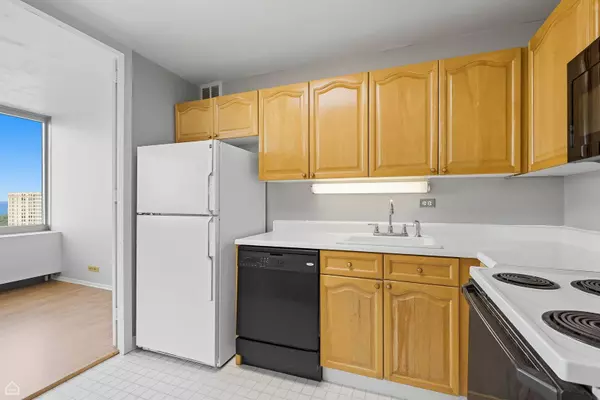 1700 E 56th ST #1505, Chicago, IL 60637