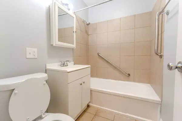 6947 S Jeffery BLVD #1D, Chicago, IL 60649