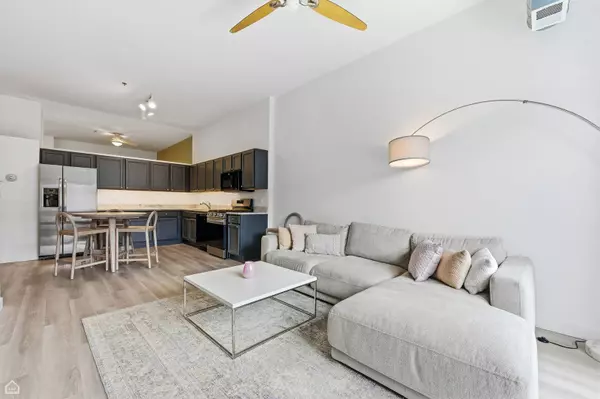 1000 E 53rd ST #215, Chicago, IL 60615