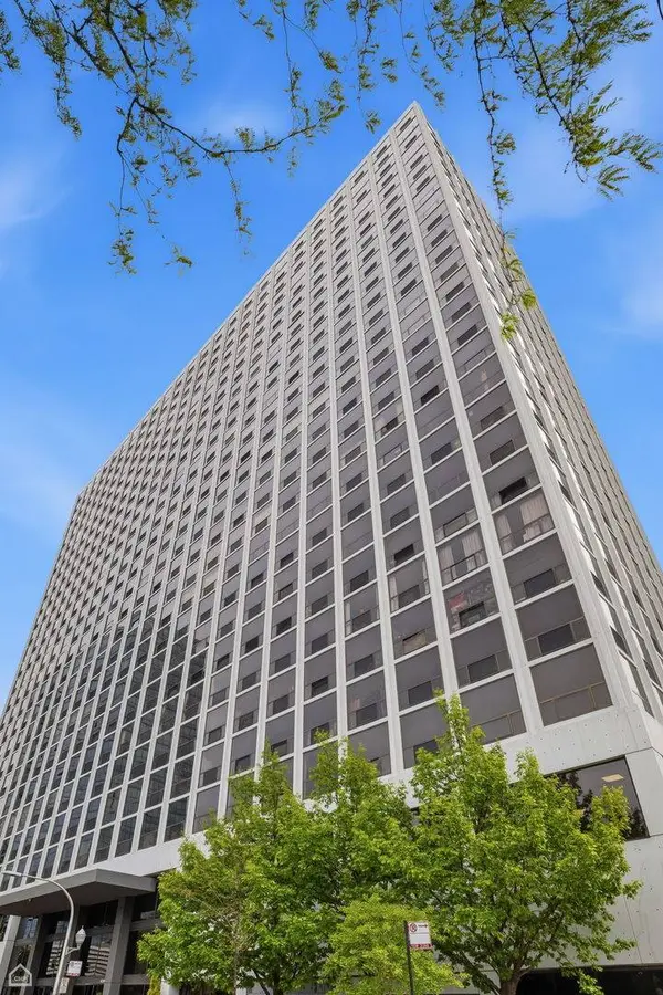4343 N Clarendon AVE #1812, Chicago, IL 60613