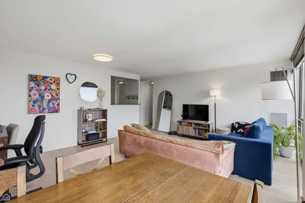 4343 N Clarendon AVE #1812, Chicago, IL 60613