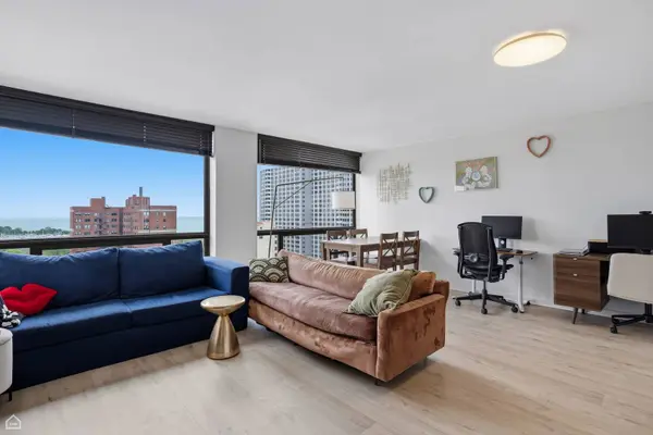 4343 N Clarendon AVE #1812, Chicago, IL 60613