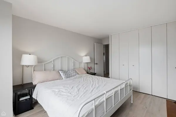 4343 N Clarendon AVE #1812, Chicago, IL 60613