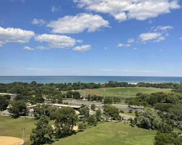 4343 N Clarendon AVE #1812, Chicago, IL 60613