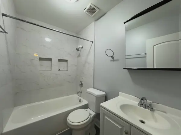 6947 S Jeffery BLVD #3J, Chicago, IL 60649