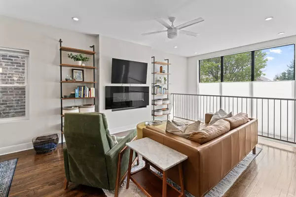 2234 W FOSTER AVE, Chicago, IL 60625