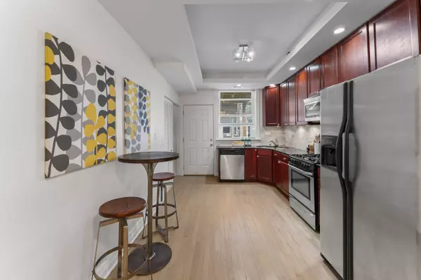 7029 N GREENVIEW AVE #2S, Chicago, IL 60626