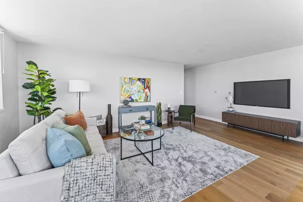 2700 N Hampden CT #24A, Chicago, IL 60614