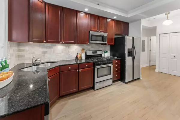 7029 N GREENVIEW AVE #2S, Chicago, IL 60626