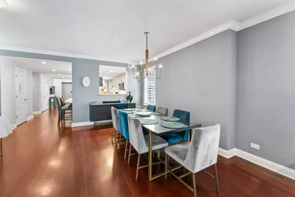 506 W Roscoe ST #201, Chicago, IL 60657