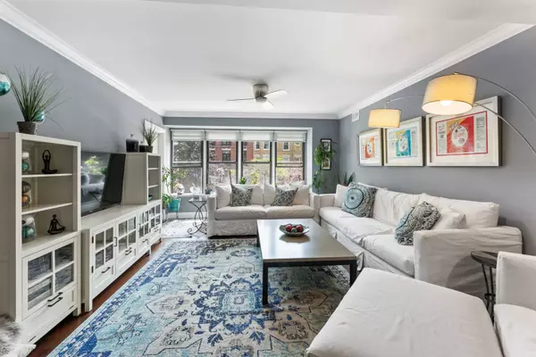 506 W Roscoe ST #201, Chicago, IL 60657