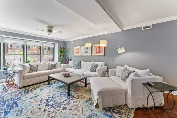 506 W Roscoe ST #201, Chicago, IL 60657