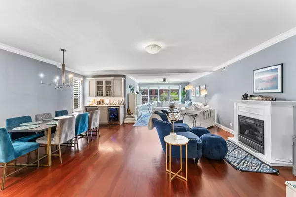 506 W Roscoe ST #201, Chicago, IL 60657