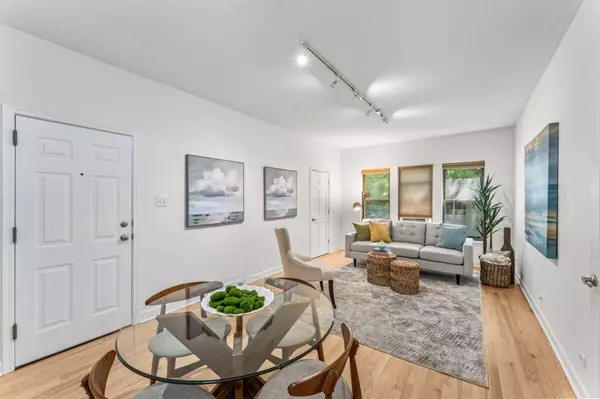 1520 W Belle Plaine AVE #1, Chicago, IL 60613