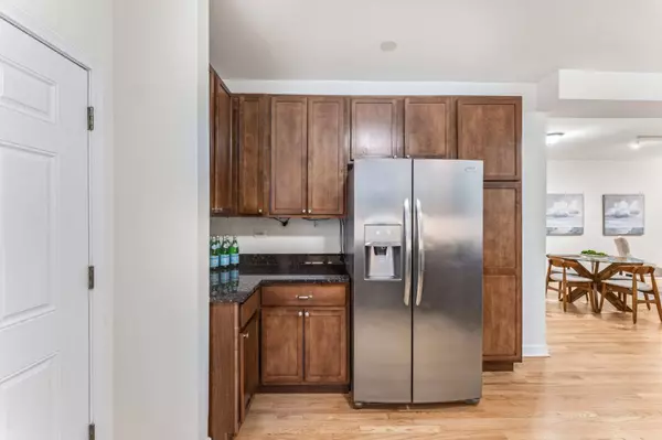 1520 W Belle Plaine AVE #1, Chicago, IL 60613