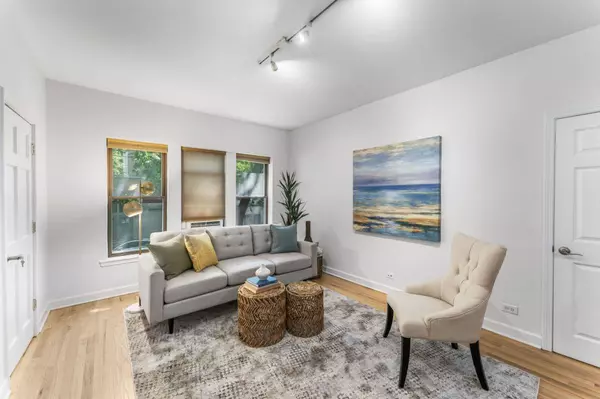 1520 W Belle Plaine AVE #1, Chicago, IL 60613