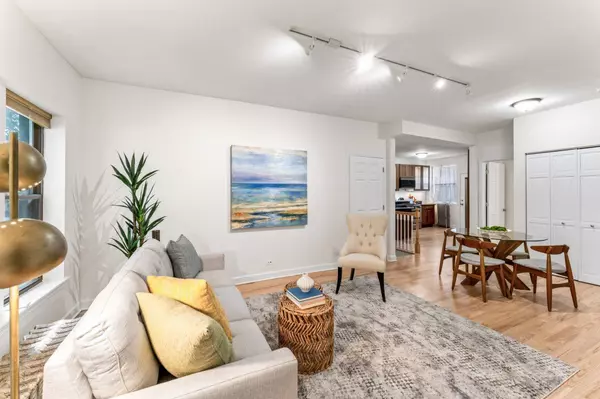 1520 W Belle Plaine AVE #1, Chicago, IL 60613