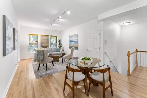 1520 W Belle Plaine AVE #1, Chicago, IL 60613