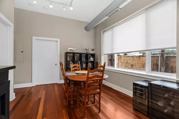 4751 N Artesian AVE #205, Chicago, IL 60625