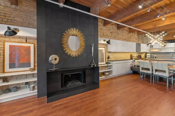 375 W Erie ST #213, Chicago, IL 60654