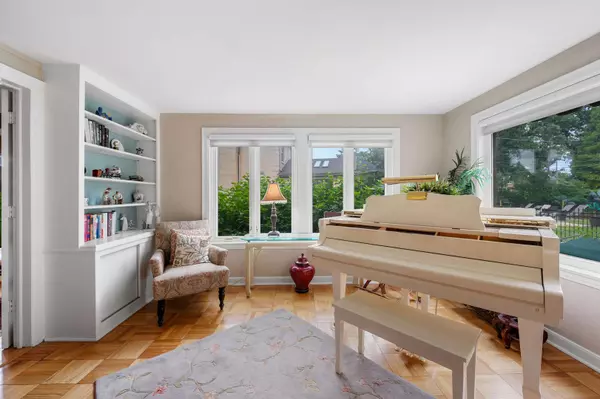 7833 W Cortland ST, Elmwood Park, IL 60707