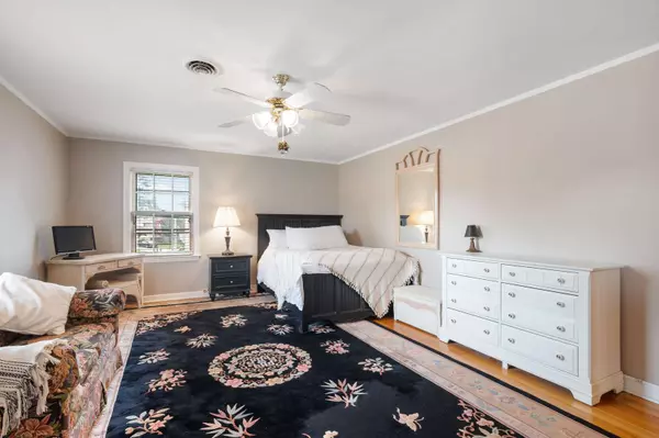 7833 W Cortland ST, Elmwood Park, IL 60707