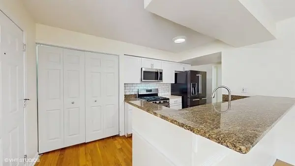 158 Welwyn CT, Lake Bluff, IL 60044