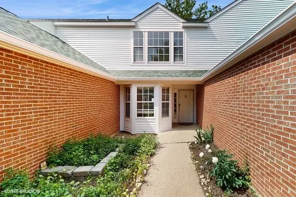 158 Welwyn CT, Lake Bluff, IL 60044