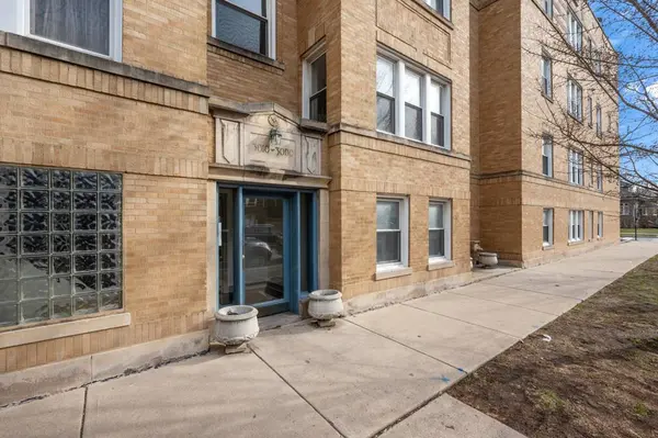 3000 W Sunnyside AVE #2, Chicago, IL 60625