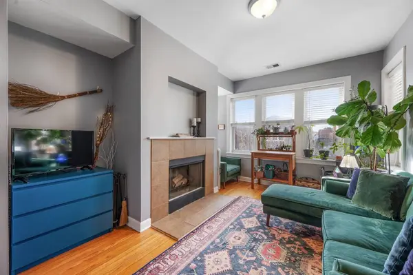 3000 W Sunnyside AVE #2, Chicago, IL 60625