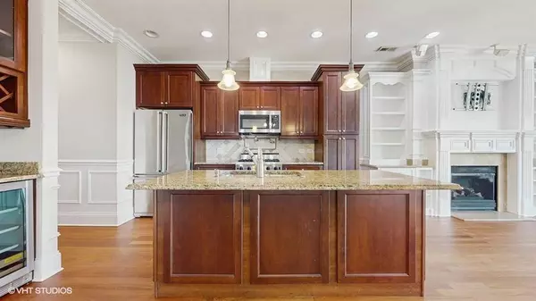 2540 W Diversey AVE #404, Chicago, IL 60647