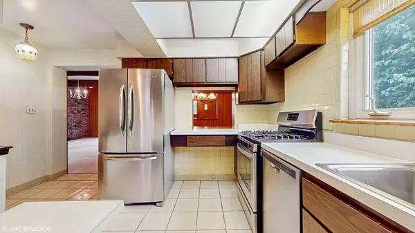 6624 N Kenneth AVE, Lincolnwood, IL 60712