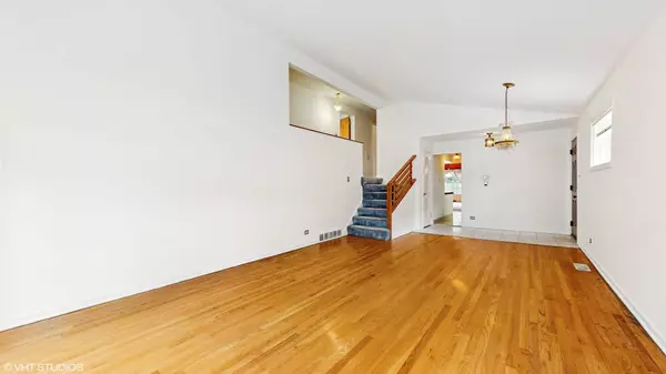 6624 N Kenneth AVE, Lincolnwood, IL 60712