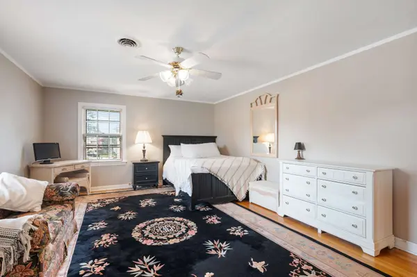 7833 W Cortland ST, Elmwood Park, IL 60707