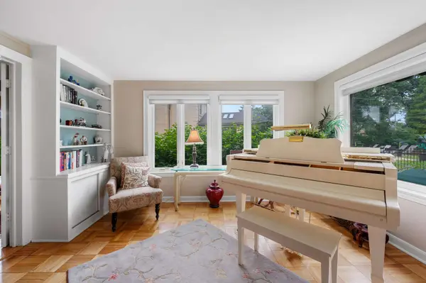 7833 W Cortland ST, Elmwood Park, IL 60707