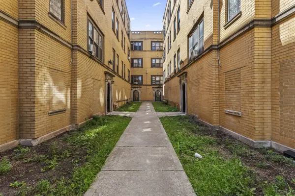 4031 W Gladys AVE, Chicago, IL 60624